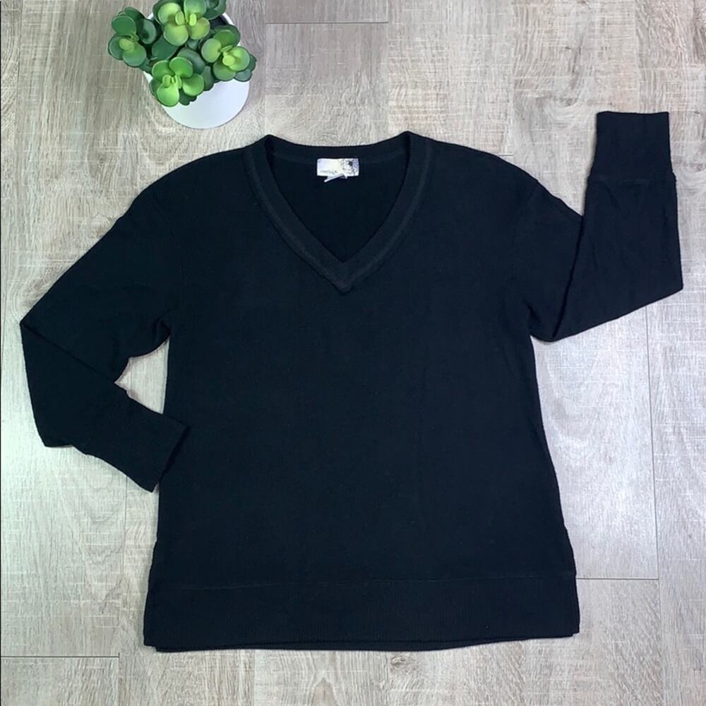 Everleigh Black V-Neck Long Sleeve Sweater Small